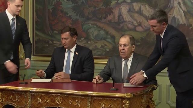 С.Лавров и М.Рыженков подписывают итоговые документы, Москва, 10 июня 2025 года