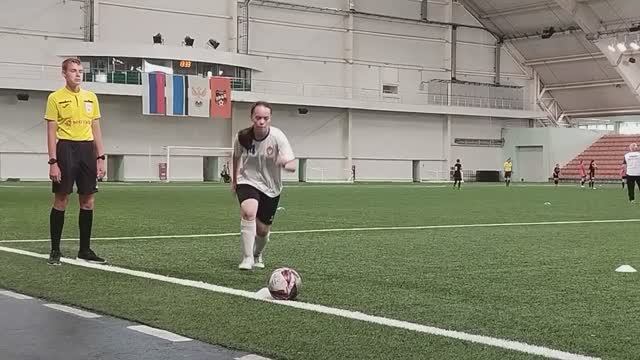 Матчи по мини-футболу 7х7 среди женских команд в Футбольном манеже "Урал"