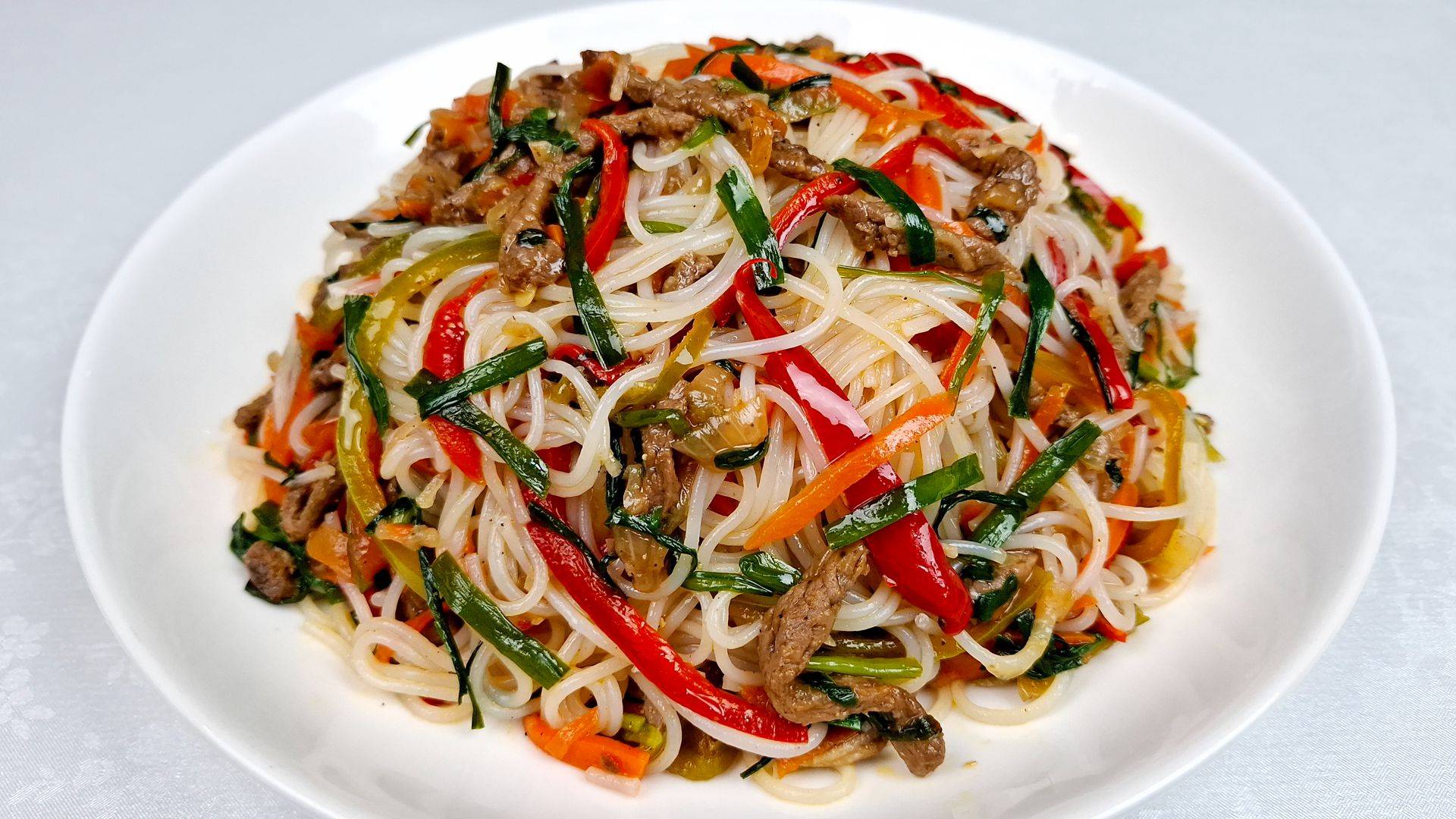 Салат фунчоза с мясом. Простой, пошаговый рецепт.