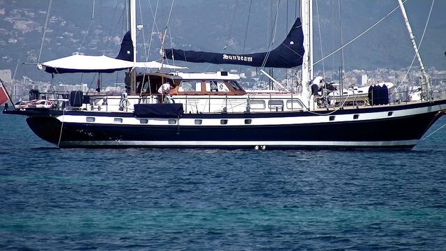 парусная яхта