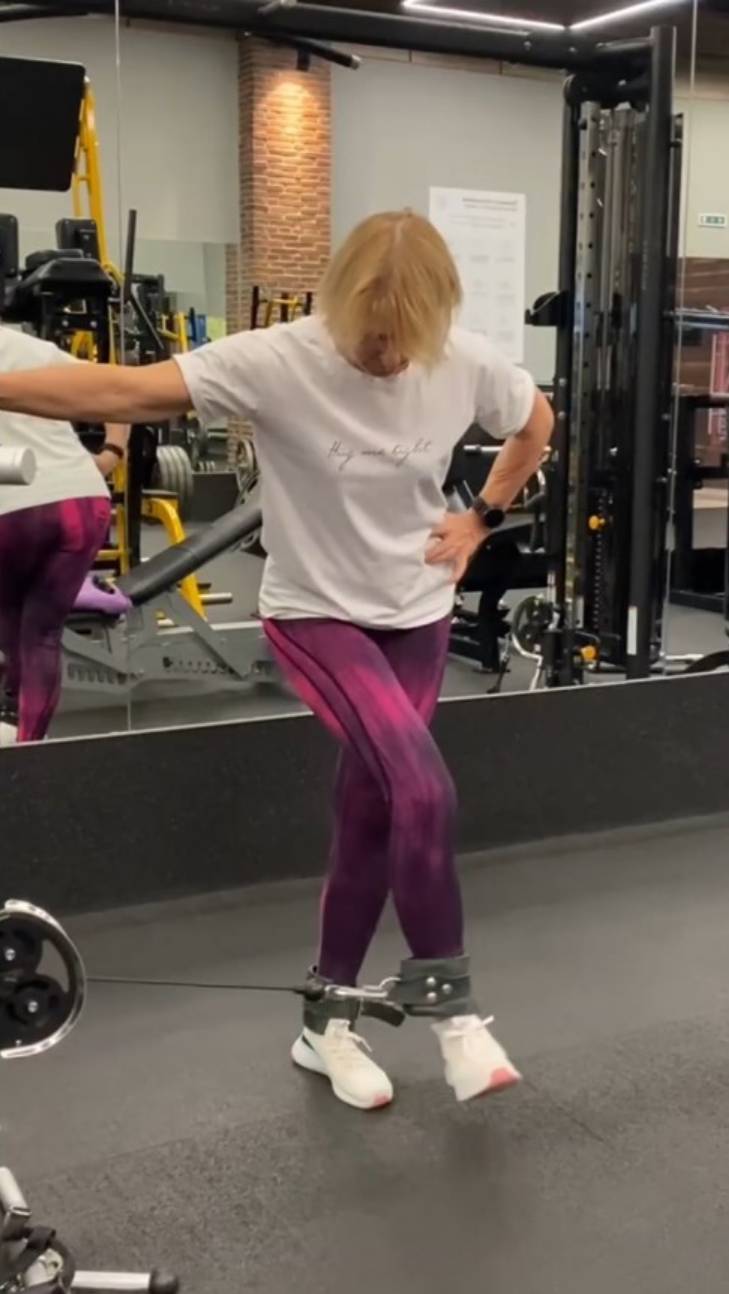 62 года. Женская тренировка в клубе.