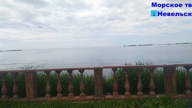 Статуя "Женщина с ребёнком"
 в городе Невельск ждёт рыбака или моряка,
 а кого ждёт в городе Холмск