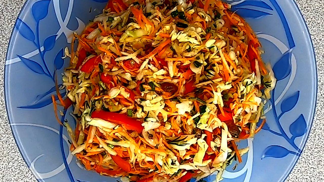 📌 Салат из молодой капусты "Витаминный" - простой, вкусный и хрустящий