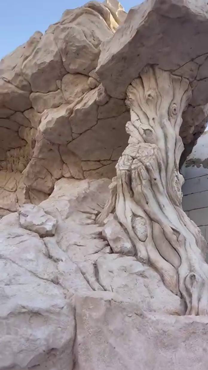 Водопад  декоративные скалы работа  Эльдара Асанова. город Дубай