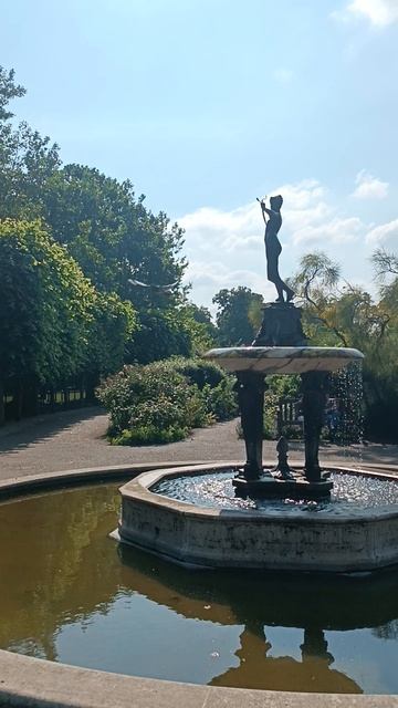 Лондон, Гайд Парк, Розарий. Фонтан Охотница