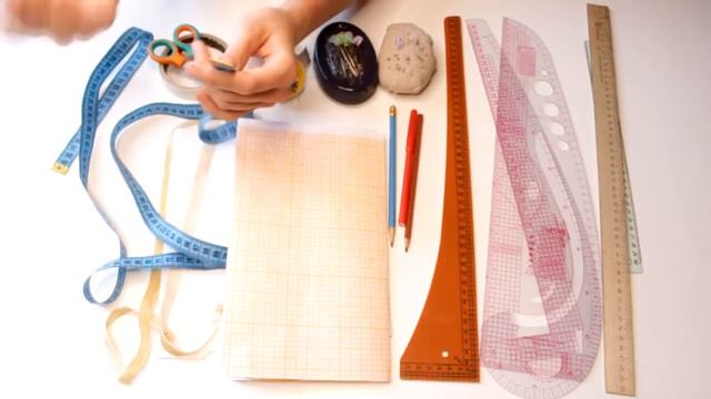 Инструменты для построения выкроек  УСТАНОВОЧНЫЙ ПОЯС, САНТИМЕТРОВАЯ ЛЕНТА, ЛЕКАЛА И ЛИНЕЙКИ