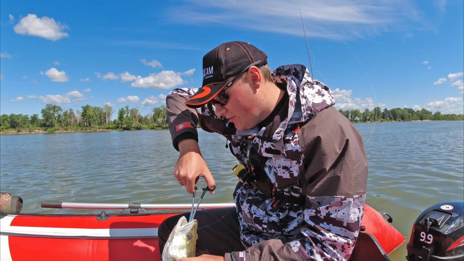 Просто ставь ПРИМАНКИ ТАКОГО ЖЕ ЦВЕТА и лови Щуку, Судака летом! Рыбалка на реке