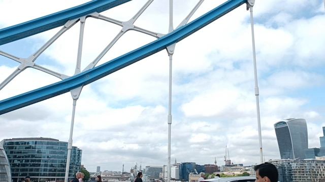 Вид с Тауэрского моста, Лондон (The View from Tower Bridge, London)