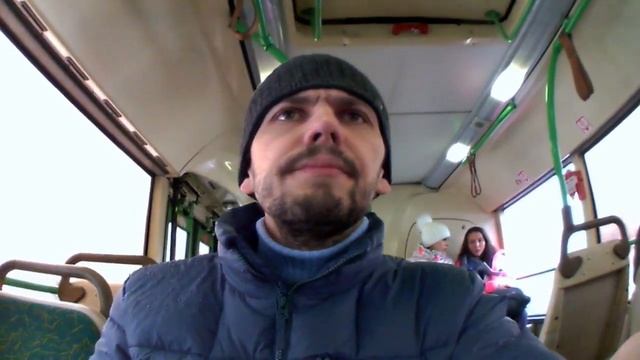 ЗАБАВНЫЙ СЛУЧАЙ В АВТОБУСЕ ПОНАБЛЮДАЙТЕ ЗА РЕАКЦИЕЙ ДЕВУШЕК В АВТОБУСЕ