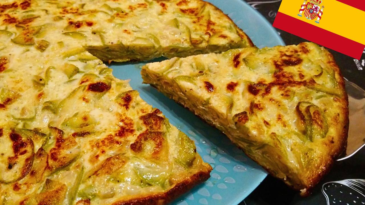 ЗАПЕКАНКА ИЗ КАБАЧКОВ ПО-ИСПАНСКИ / Вкусная и быстрая запеканка из кабачков на сковороде