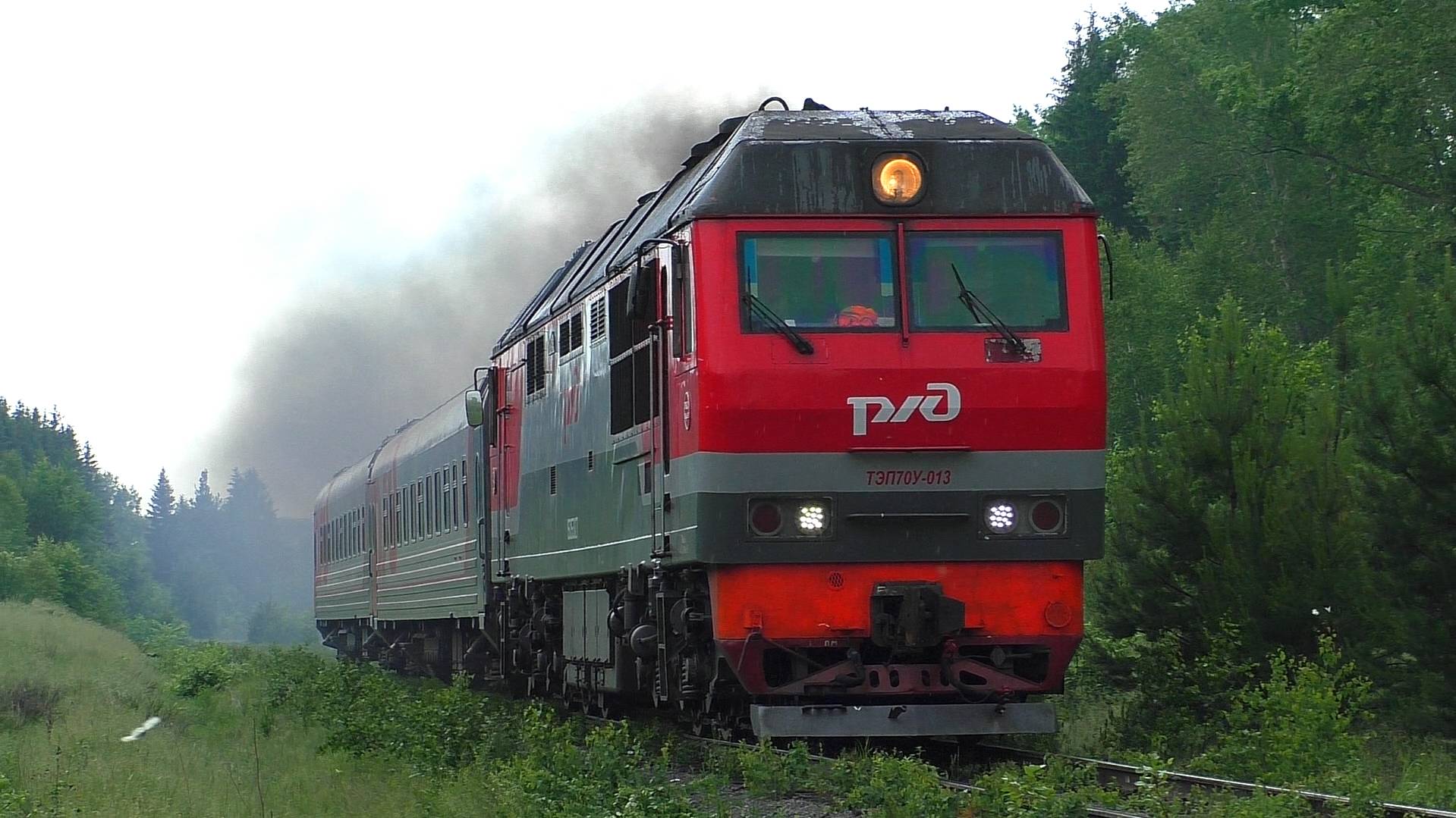 ТЭП70У-013 с пригородным поездом Алапаевск - Предтурье