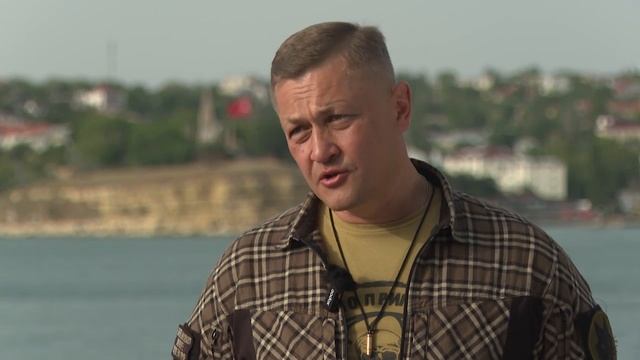 Слёзы в «бегемоте», учебники ненависти и война дронов: Ян Гагин о войне без надрыва и пафоса