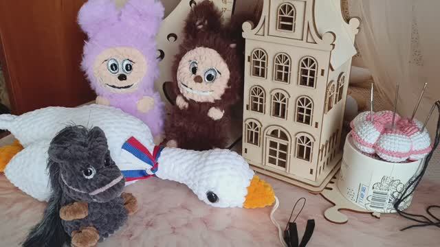 отчёт-3. Бешеные крючки на рутуб.
лошадка, гусь и две лабубусь