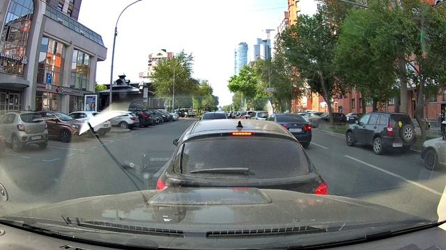 Так случаются ДТП. Жара плавит мозг.