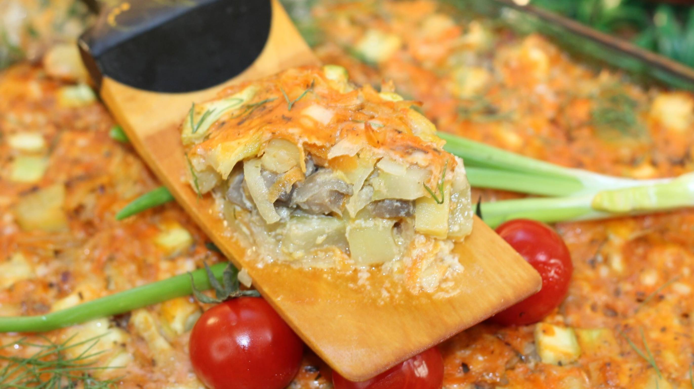 Индейка с грибами на овощной подушке