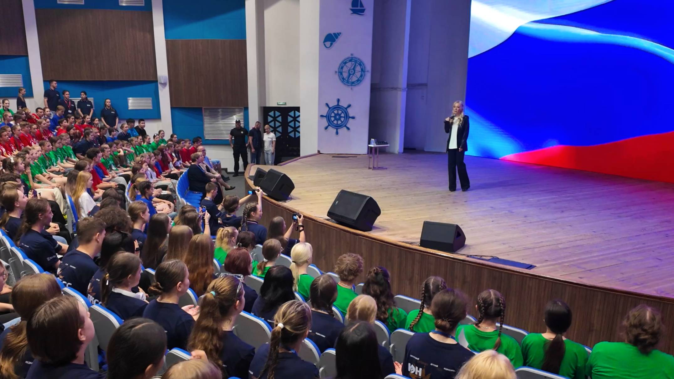 Во Всероссийском детском центре «Океан» прошла встреча с Екатериной Мизулиной