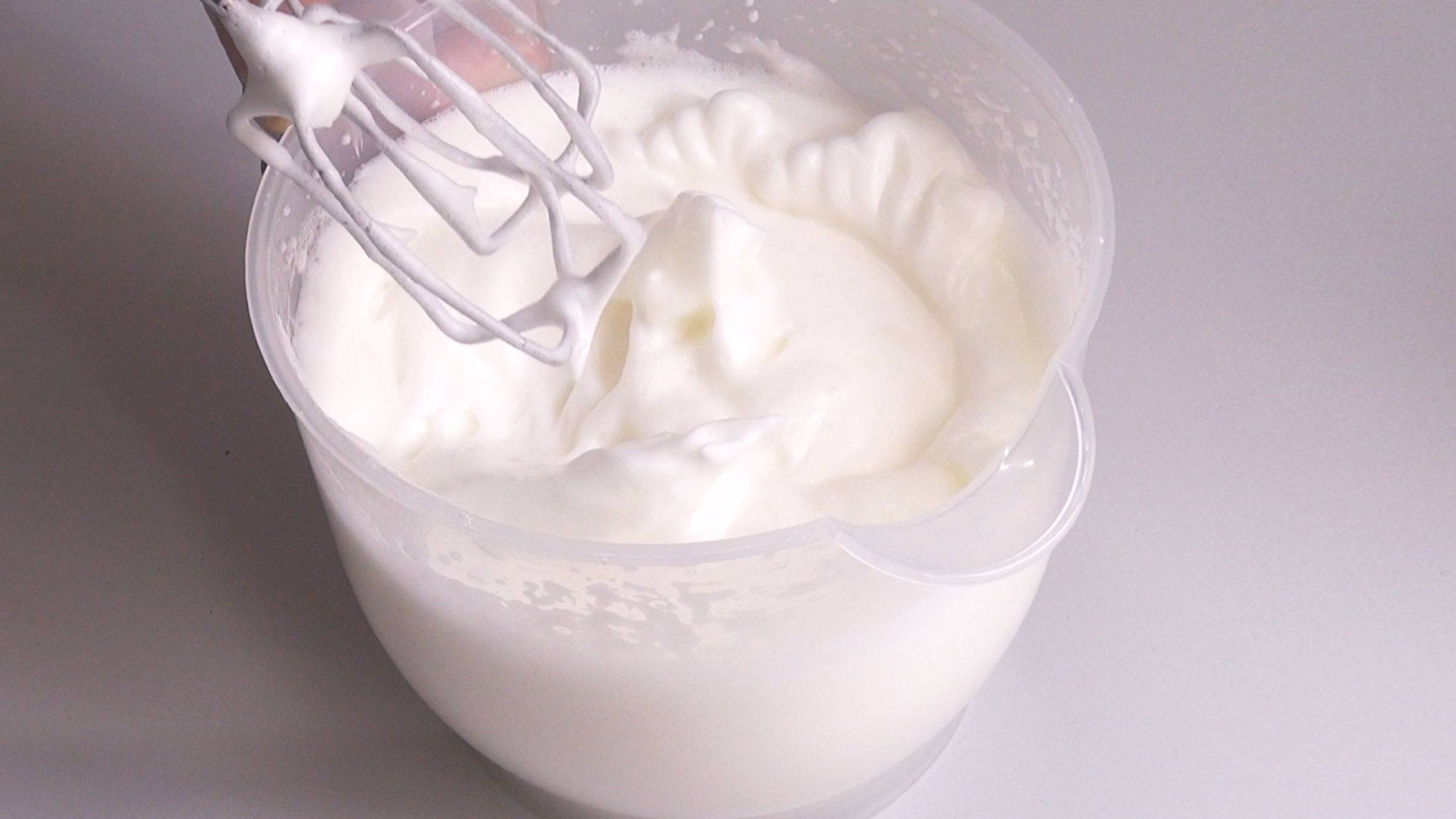 Пышные взбитые белки из Альбумина