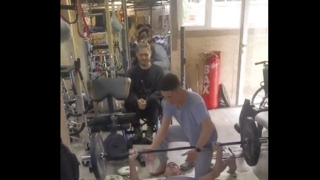 Арман уже тягает штангу 🏋️