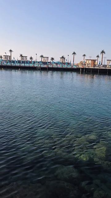 Общественный пляж в Кирении около отеля Амбасадор