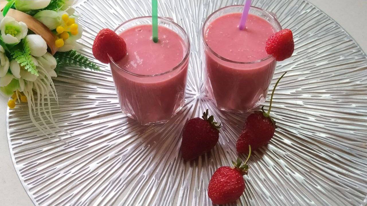 Топ клубника + банан смузи на завтрак