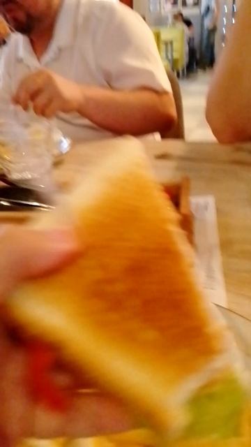 зашел в ресторанчик