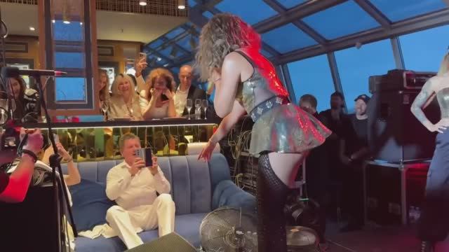 Ольга Бузова выступила на вечеринке ПМЭФ!!! Супер! Ветродуй хороший👍👍👍