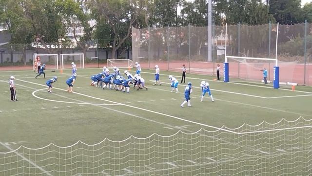 Матч по американскому футболу "Молнии" - "Шаркс"