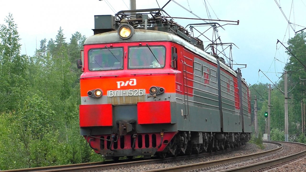 ВЛ11-152/153 А с грузовым поездом