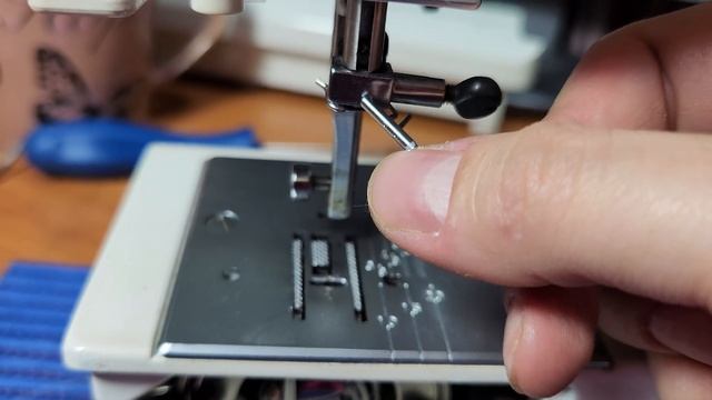 правильная установка иглы  в швейную машинку