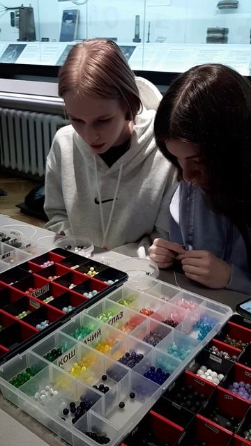 Искусство изготовления браслетов своими руками в Музее Славянова