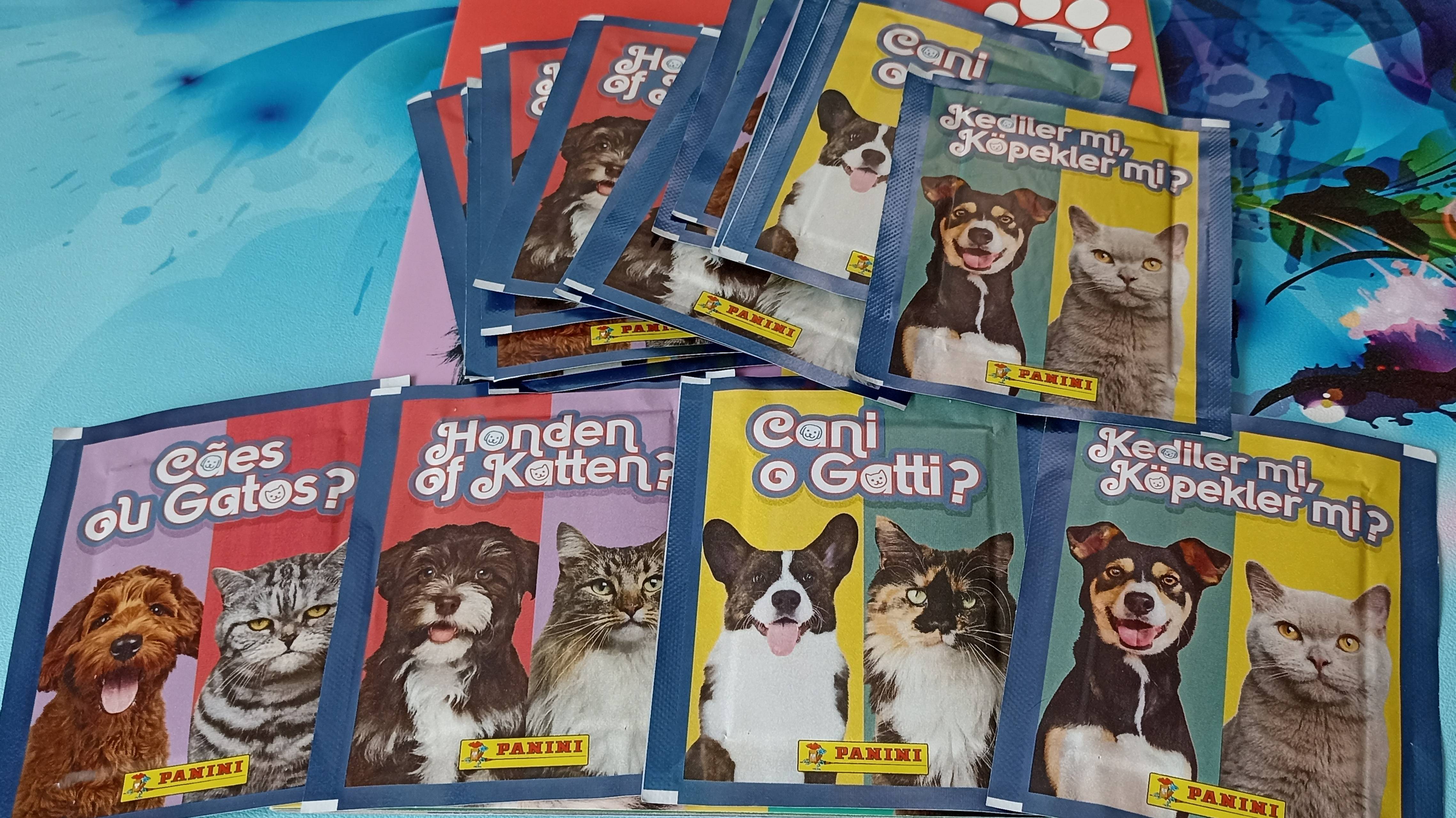 Наклейки Panini Кошечки или собачки.