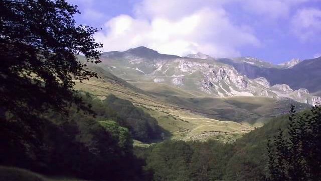 Навалилась Шар гора на трёх чобанов