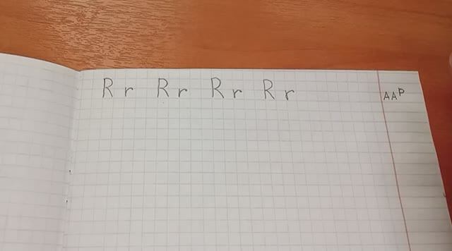 Английский Буква R Прописи 13.1