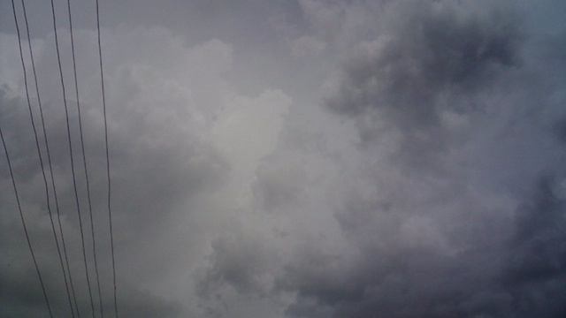 Как будто "Посредине облачного нашествия"