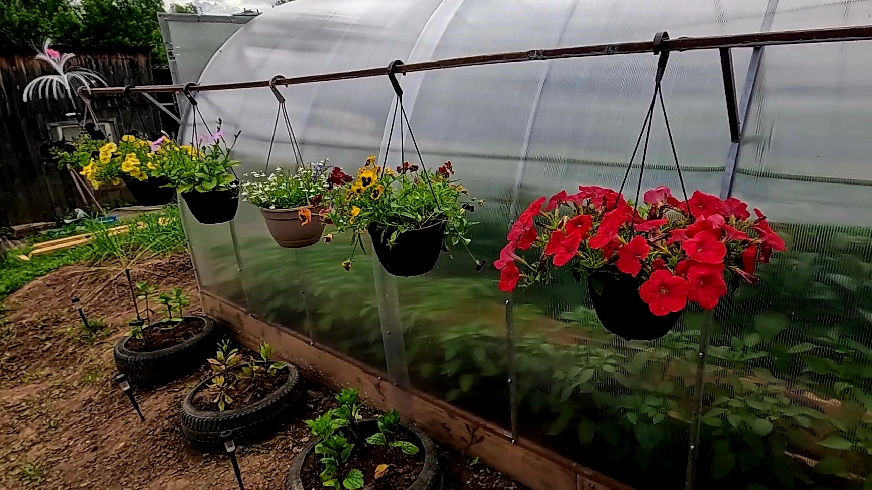 Как сделать такую конструкцию под цветы.. Это Лешина заслуга...