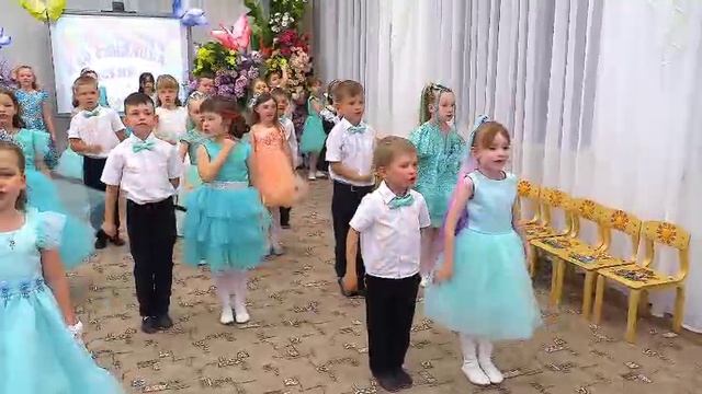 2025. Песня "Мы спросили у ребят" . Выпуснкой. гр. Золотая рыбка