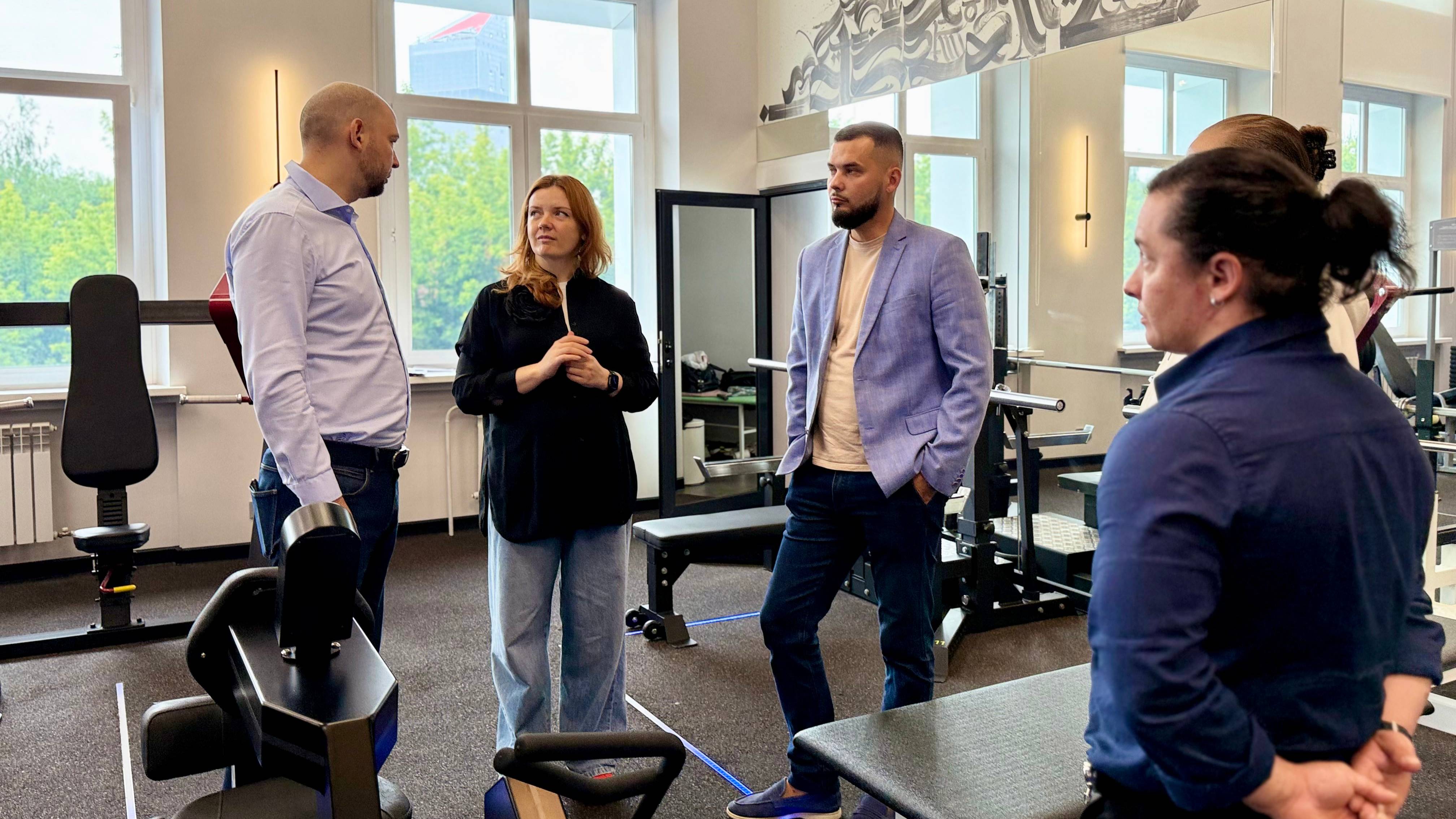 Рабочеая группа МГД по вопросам поддержки участников СВО передала Единому центру поддержки тренажер