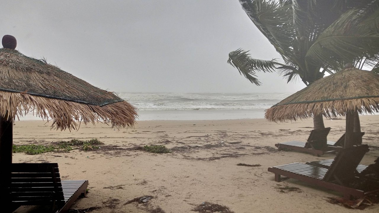 Китай.Хайнань.Ураган Wutip.