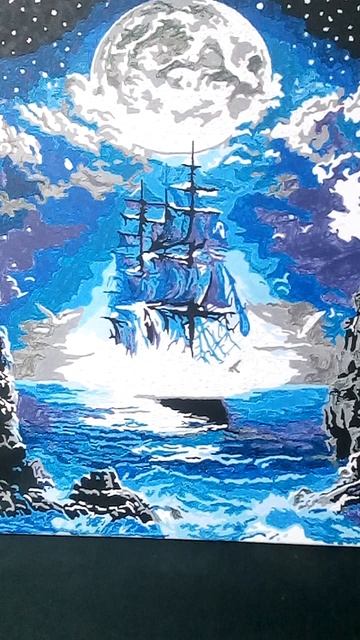 Пишу картину, позиция луна,облака,скалы,море.