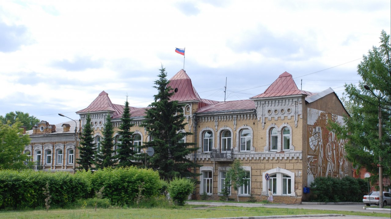 История уездного города М. 19 Дома Адриана Матонина и Карла Калнина.