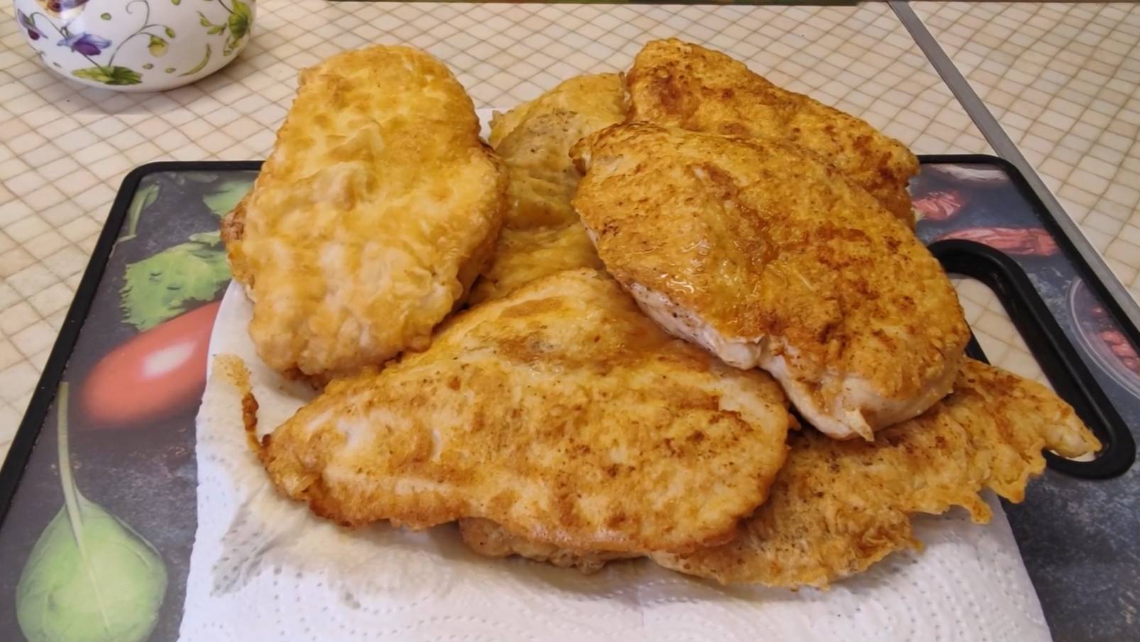 На обед куриные отбивные, нежные, вкусные // А часы придется выбросить