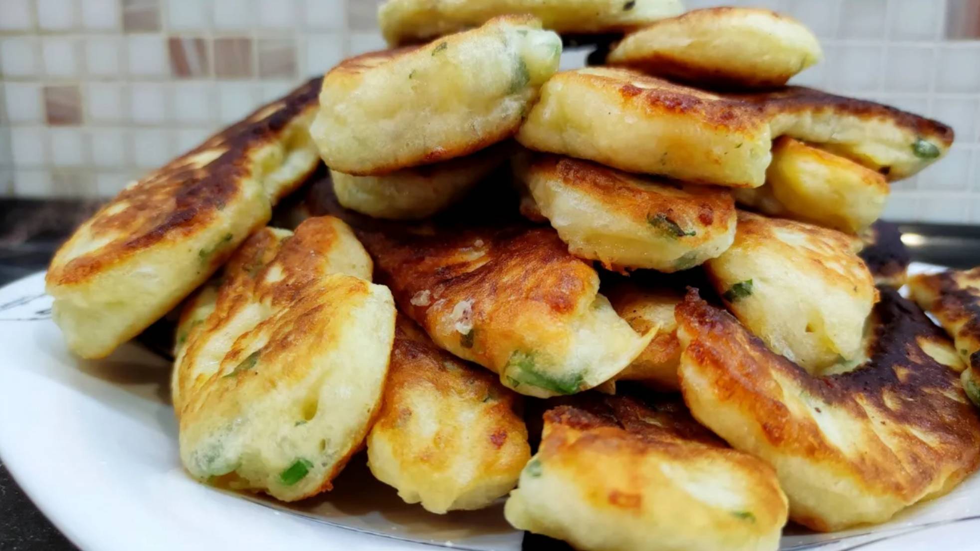 Стакан кефира и мука и гора вкуснятины готова. Жареные палочки на завтрак. Рецепт завтрака.