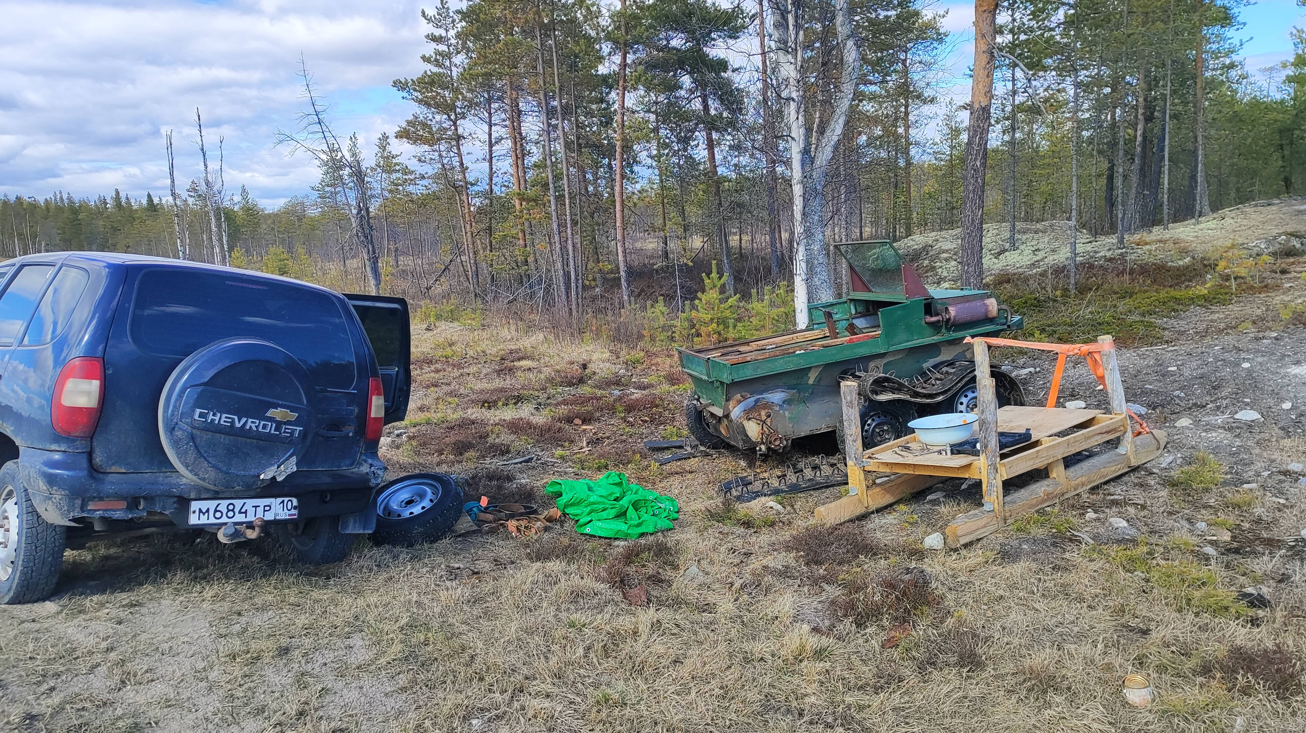 Замена редуктора моста на гусеничном вездеходе.на обочине трассы.Секс ещё тот.