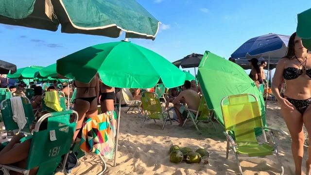 Бразилия движуха на пляже Леблон.