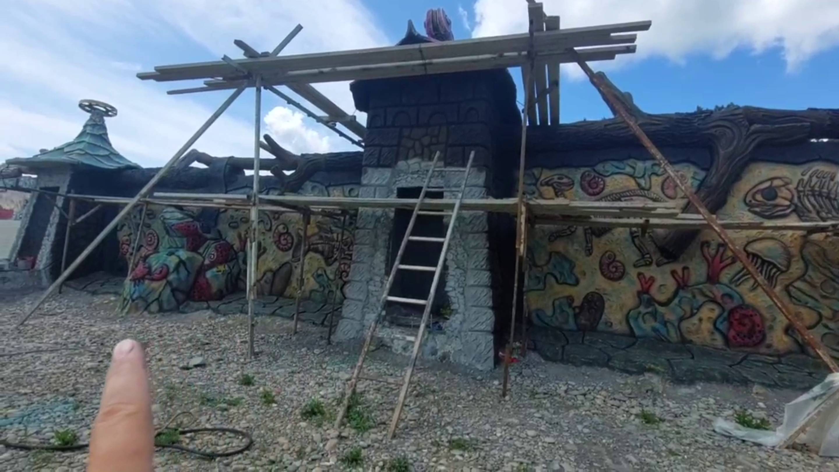 как  сделать  забор  без  кирпича из  арт бетона технология.эскизы  идеи заборов  входов..