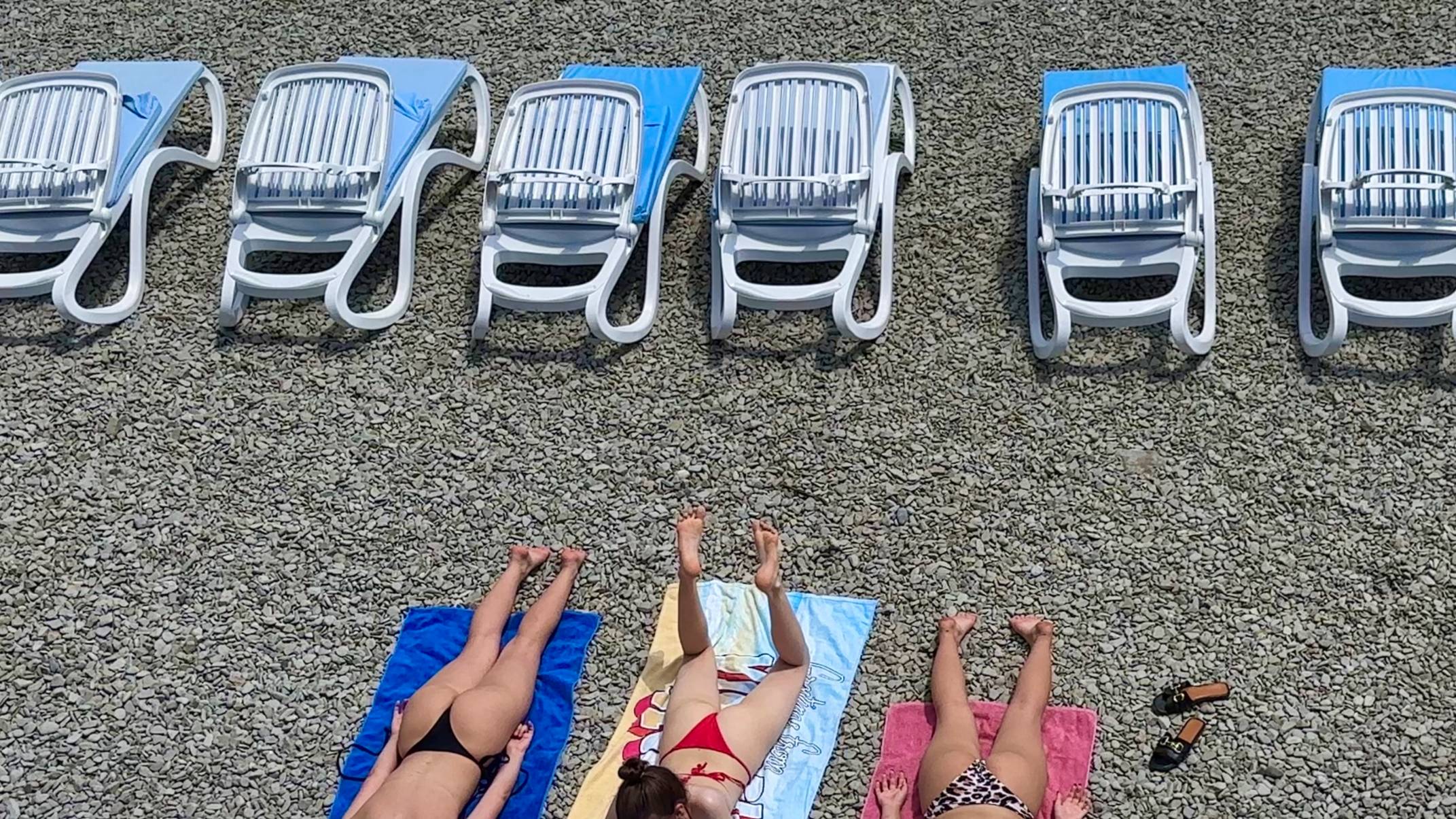 Обзор ВСЕХ пляжей в Ялте. Где найти бесплатные лежаки, даже для маломобильных людей и открытие пляжа