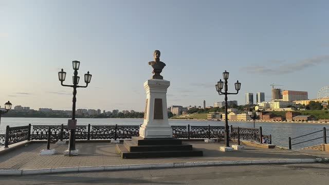 Столетний памятник основателю Ижевского оружейного завода Андрею Дерябину,