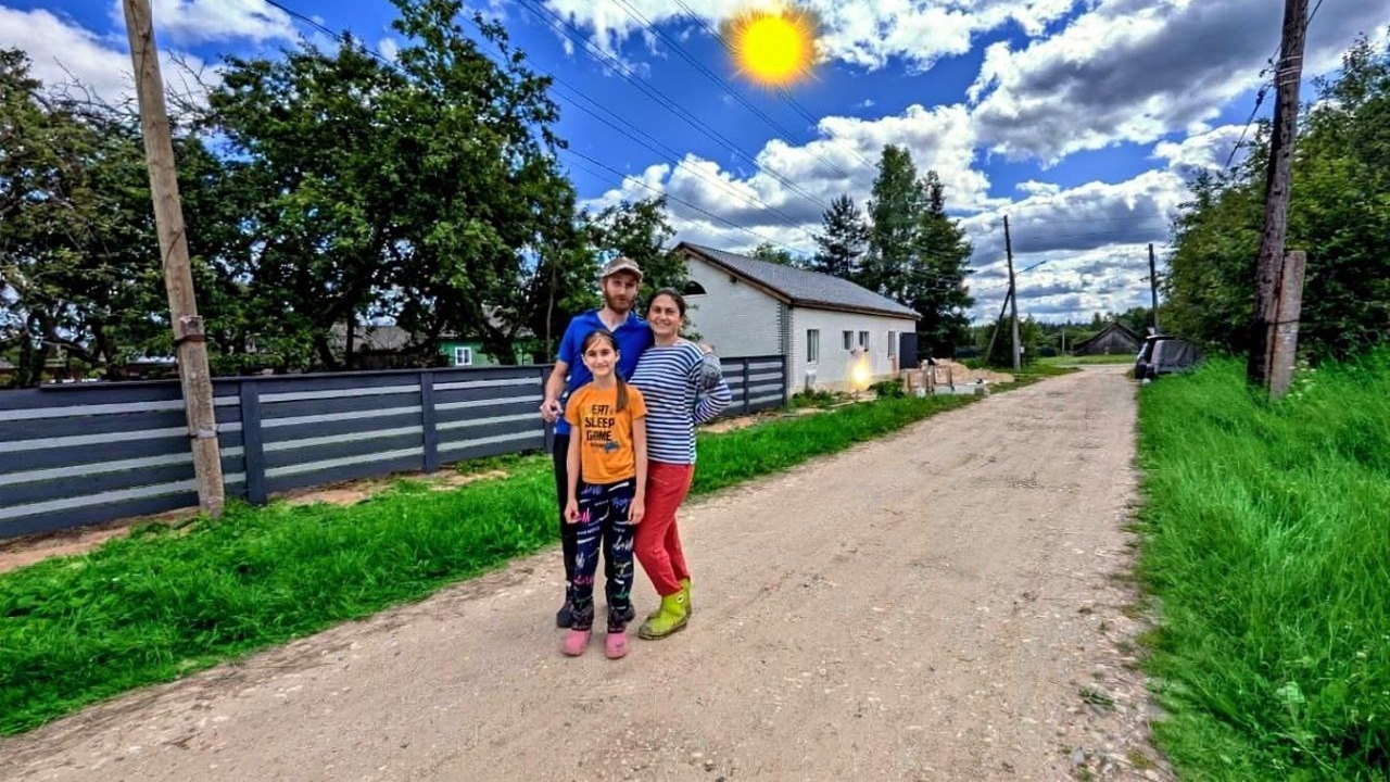 Самый необычный забор во всей деревне.