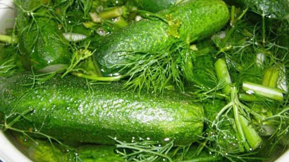 Малосольные огурцы.