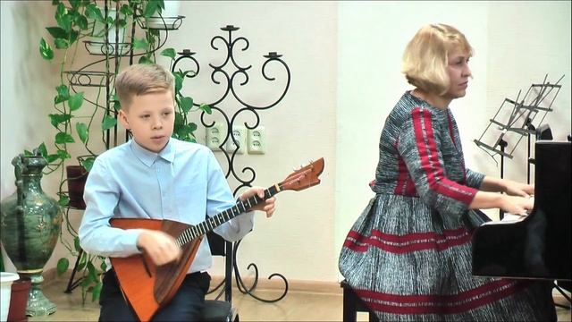 🎶 Русская классика: Фёдор Макаров исполняет "Грёзы" на балалайке